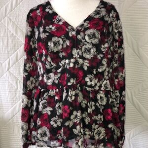 Torrid| Top| Women’s| Size 0 (12) | Black, white and fuchsia berry floral design